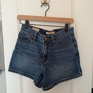 Levi’s 80s mom shorts